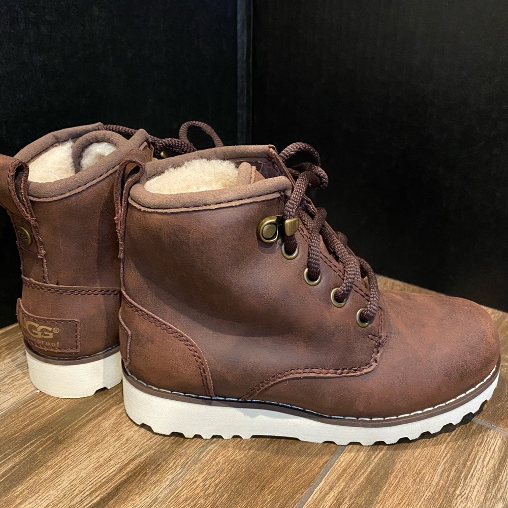 UGG Boys Boots Size 11 New